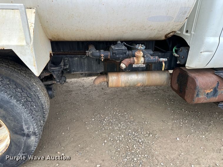 image for item NT9257 2006 Ford F750 Super Duty tank truck