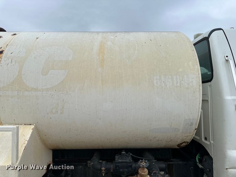 image for item NT9257 2006 Ford F750 Super Duty tank truck