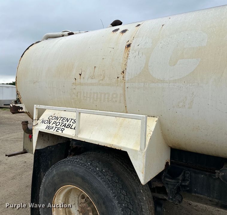 image for item NT9257 2006 Ford F750 Super Duty tank truck