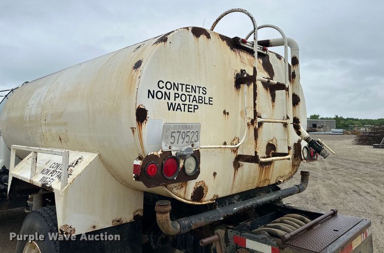 image for item NT9257 2006 Ford F750 Super Duty tank truck