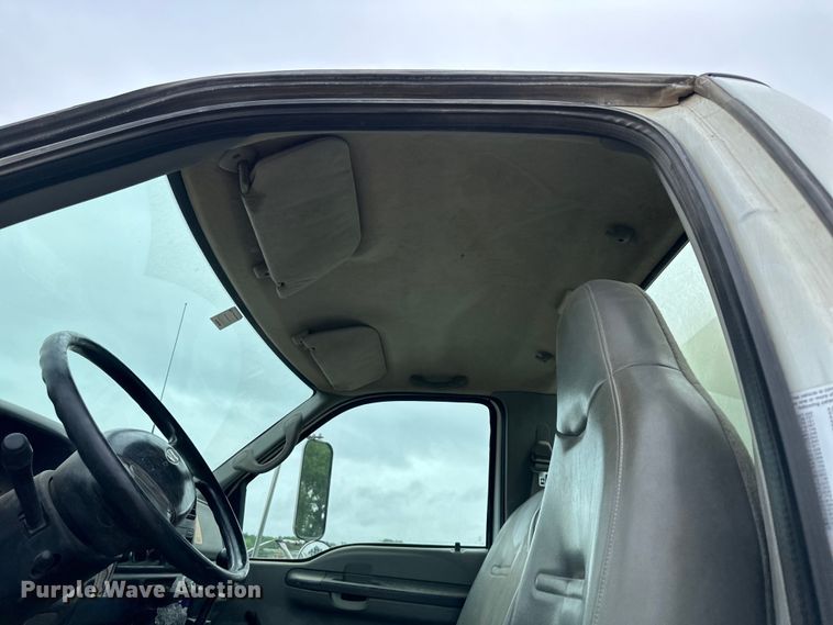 image for item NT9257 2006 Ford F750 Super Duty tank truck