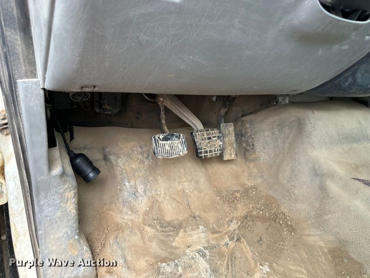 image for item NT9257 2006 Ford F750 Super Duty tank truck