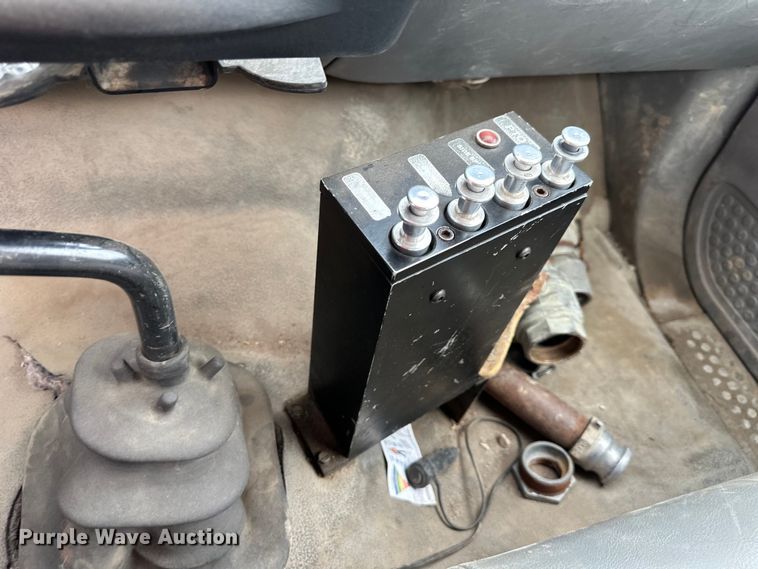 image for item NT9257 2006 Ford F750 Super Duty tank truck