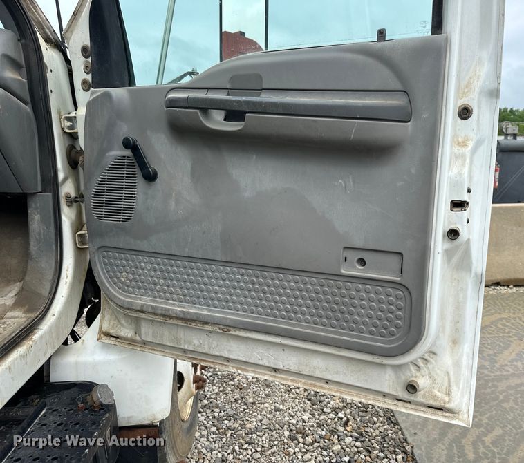 image for item NT9257 2006 Ford F750 Super Duty tank truck