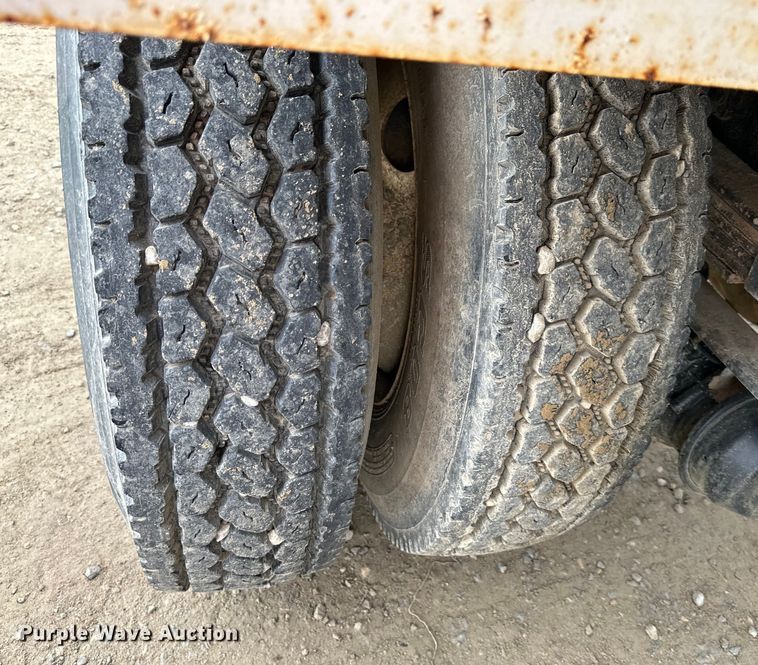 image for item NT9257 2006 Ford F750 Super Duty tank truck