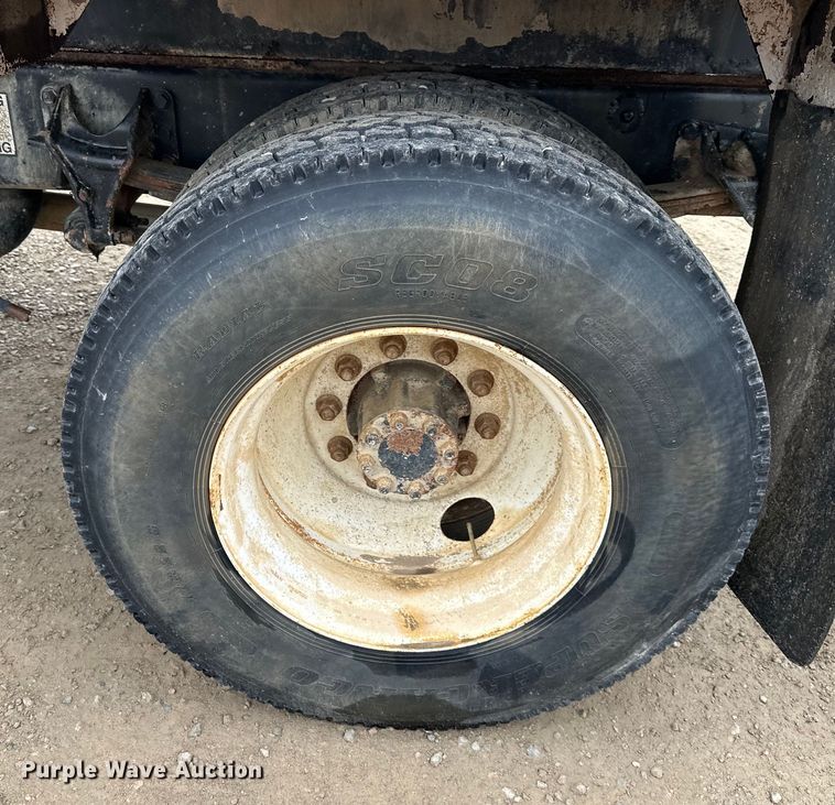 image for item NT9257 2006 Ford F750 Super Duty tank truck