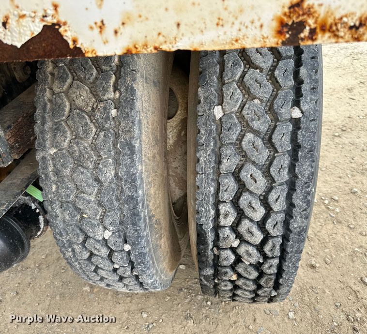 image for item NT9257 2006 Ford F750 Super Duty tank truck