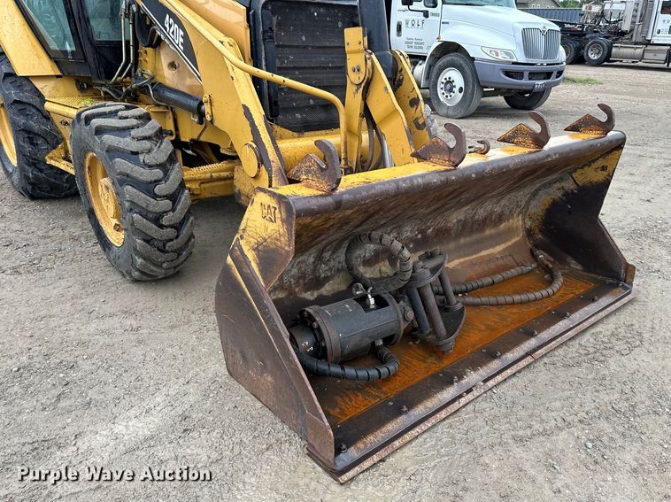 image for item NT9267 2006 Caterpillar  420E backhoe