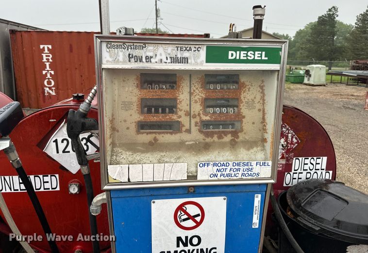 image for item NT9272 (2) fuel tanks