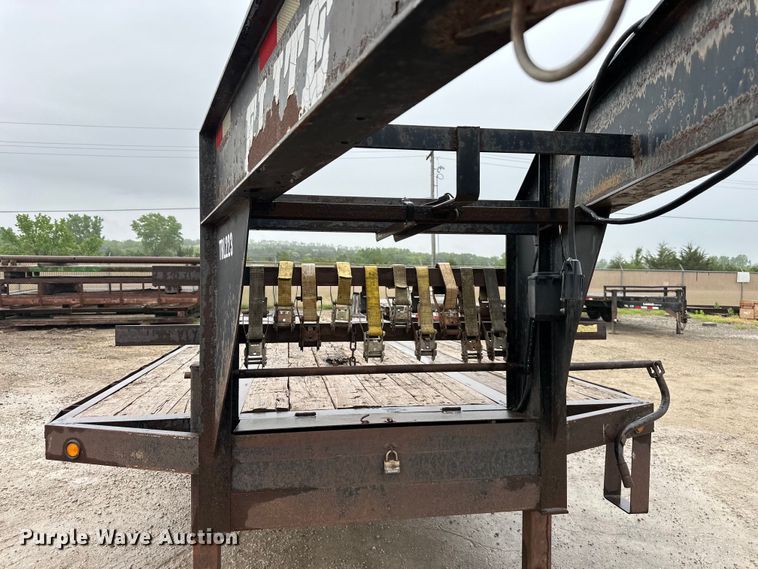 image for item NT9273 2007 Elite  equipment trailer