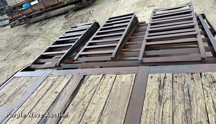 image for item NT9273 2007 Elite  equipment trailer