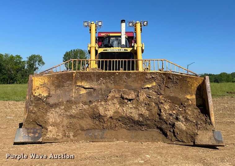 image for item NT9276 2001 Caterpillar D10R dozer
