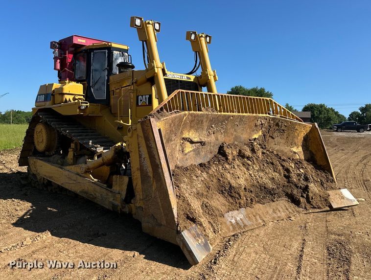 image for item NT9276 2001 Caterpillar D10R dozer