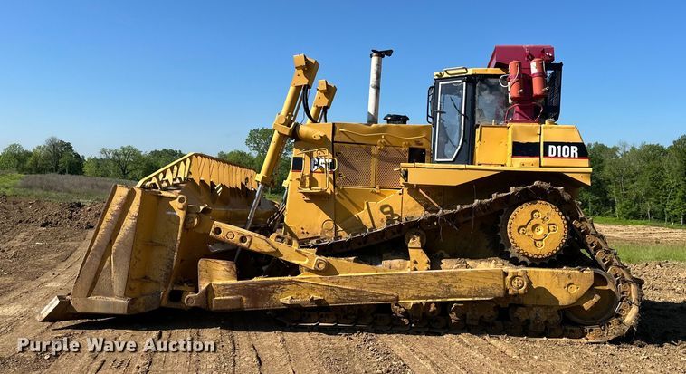 image for item NT9276 2001 Caterpillar D10R dozer