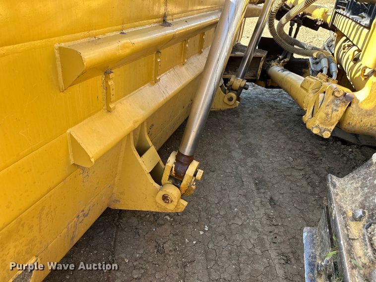 image for item NT9276 2001 Caterpillar D10R dozer
