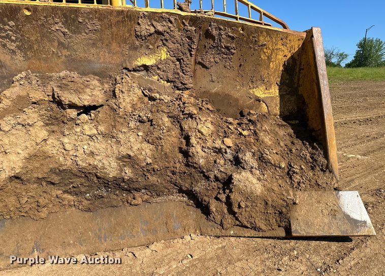 image for item NT9276 2001 Caterpillar D10R dozer