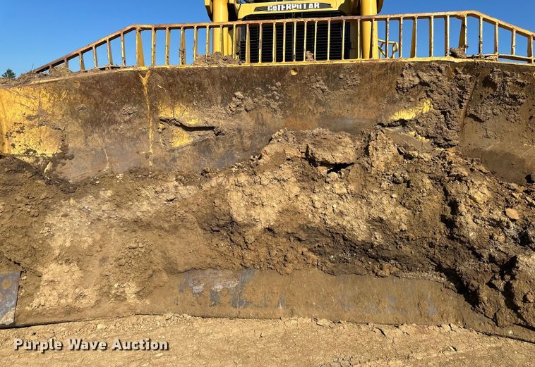 image for item NT9276 2001 Caterpillar D10R dozer