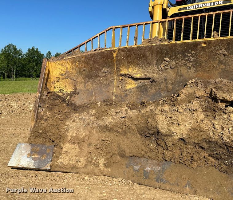 image for item NT9276 2001 Caterpillar D10R dozer
