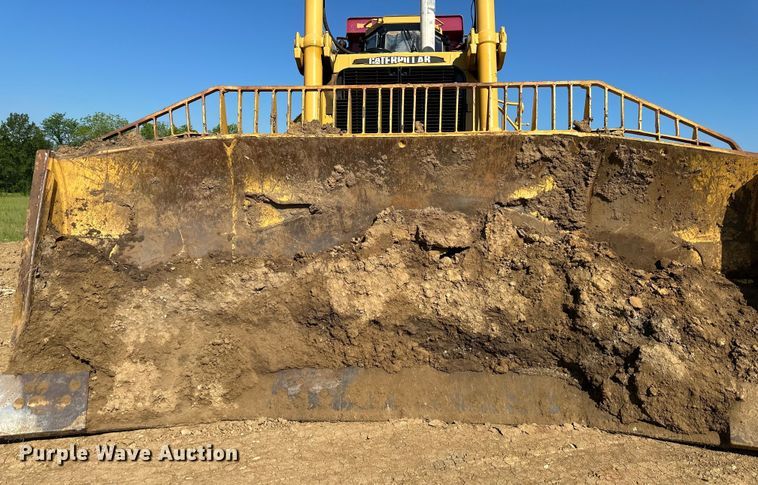image for item NT9276 2001 Caterpillar D10R dozer