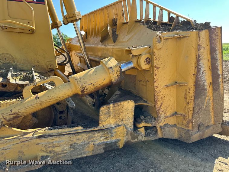 image for item NT9276 2001 Caterpillar D10R dozer