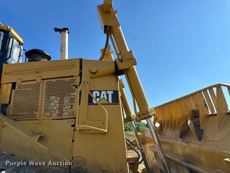 image for item NT9276 2001 Caterpillar D10R dozer