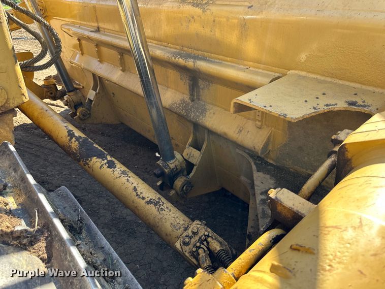 image for item NT9276 2001 Caterpillar D10R dozer
