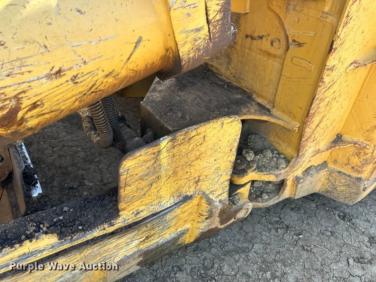image for item NT9276 2001 Caterpillar D10R dozer