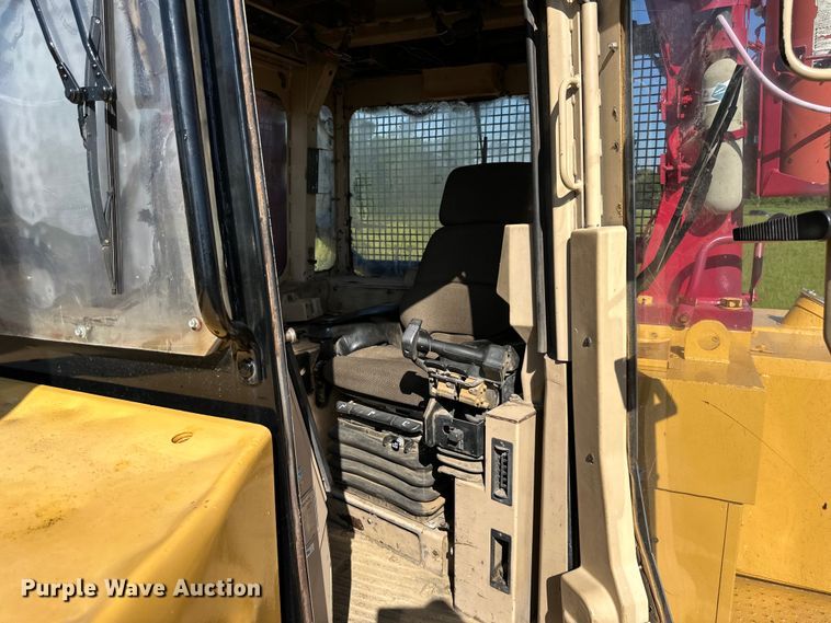 image for item NT9276 2001 Caterpillar D10R dozer