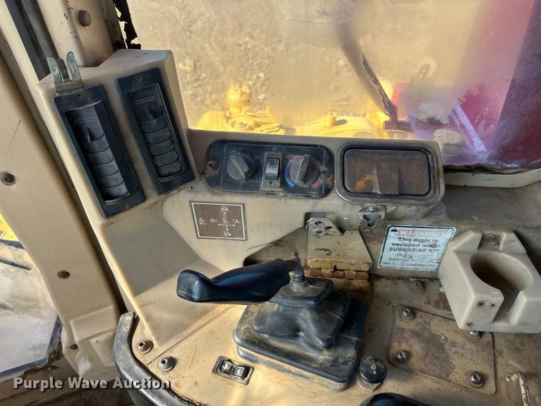 image for item NT9276 2001 Caterpillar D10R dozer