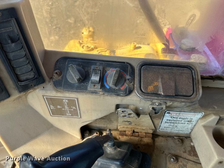 image for item NT9276 2001 Caterpillar D10R dozer