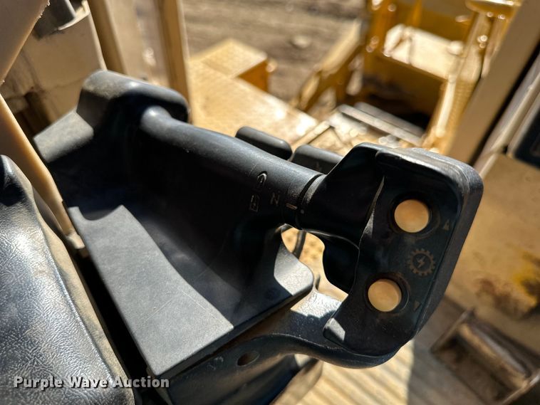 image for item NT9276 2001 Caterpillar D10R dozer