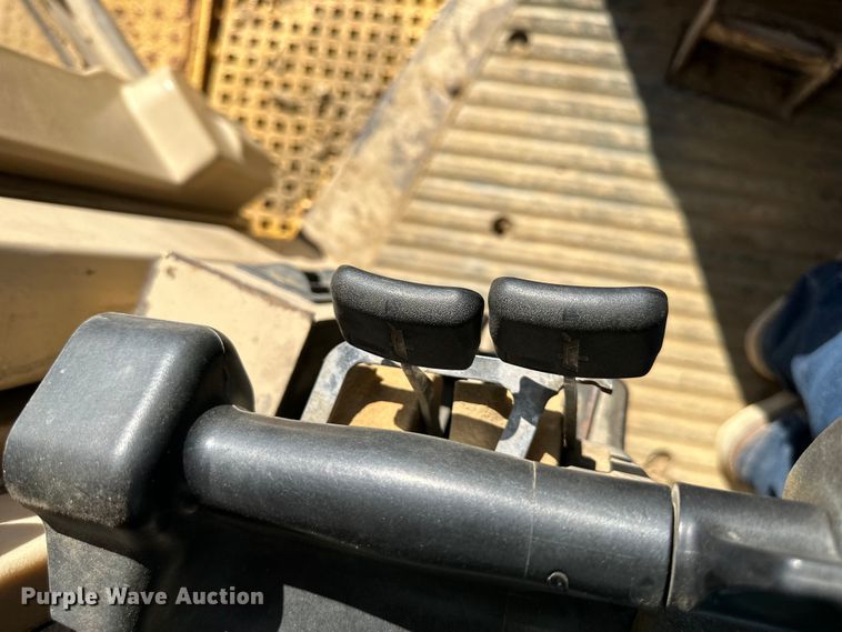 image for item NT9276 2001 Caterpillar D10R dozer