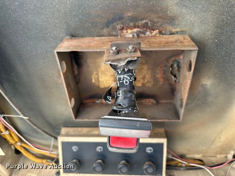 image for item NT9276 2001 Caterpillar D10R dozer