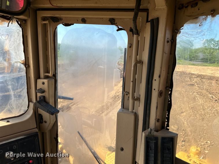 image for item NT9276 2001 Caterpillar D10R dozer