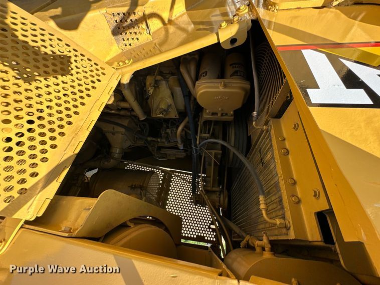 image for item NT9276 2001 Caterpillar D10R dozer