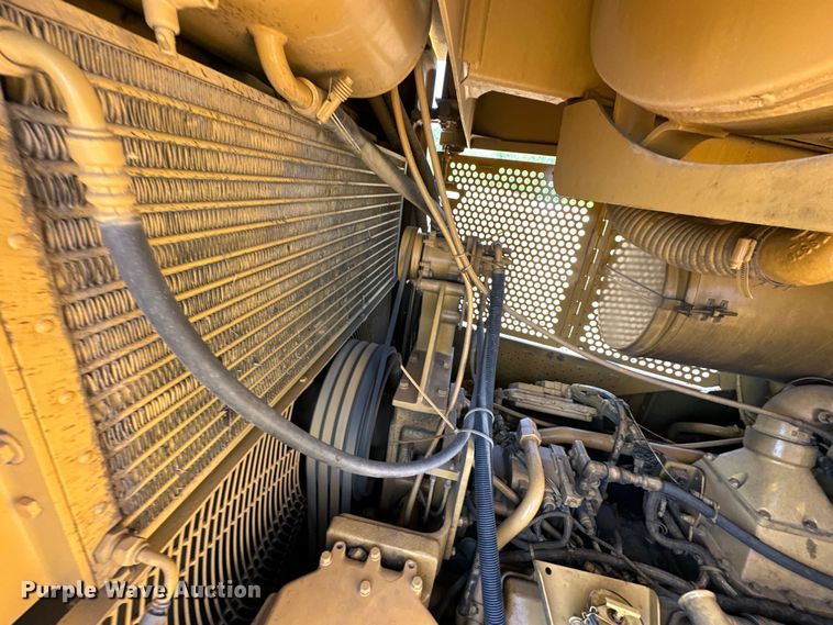 image for item NT9276 2001 Caterpillar D10R dozer