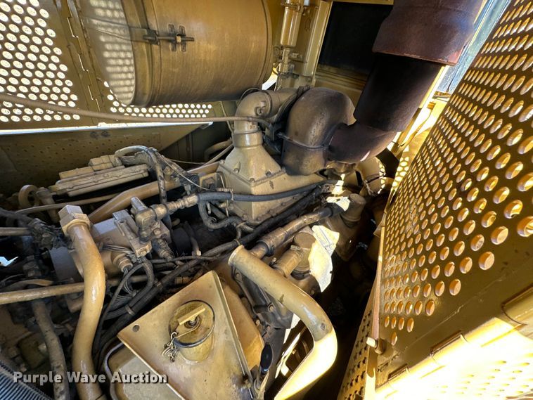 image for item NT9276 2001 Caterpillar D10R dozer