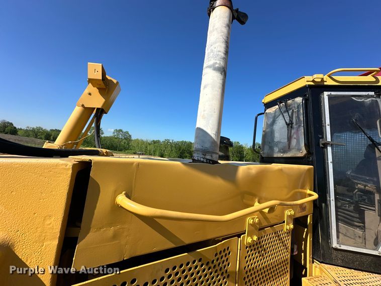image for item NT9276 2001 Caterpillar D10R dozer