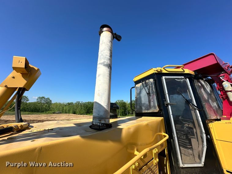 image for item NT9276 2001 Caterpillar D10R dozer