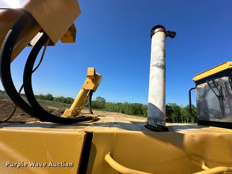 image for item NT9276 2001 Caterpillar D10R dozer