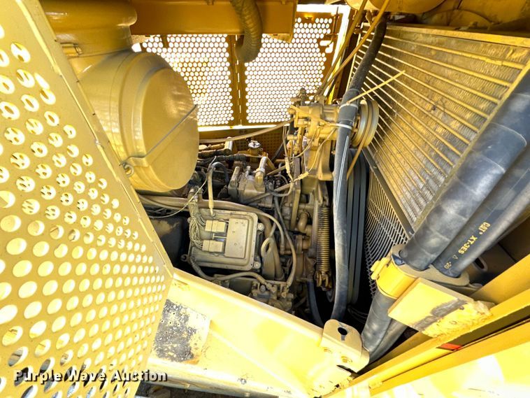 image for item NT9276 2001 Caterpillar D10R dozer