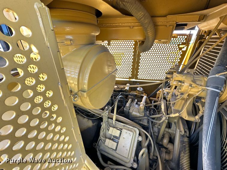 image for item NT9276 2001 Caterpillar D10R dozer