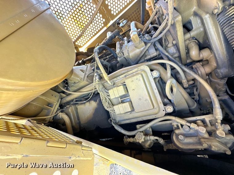 image for item NT9276 2001 Caterpillar D10R dozer