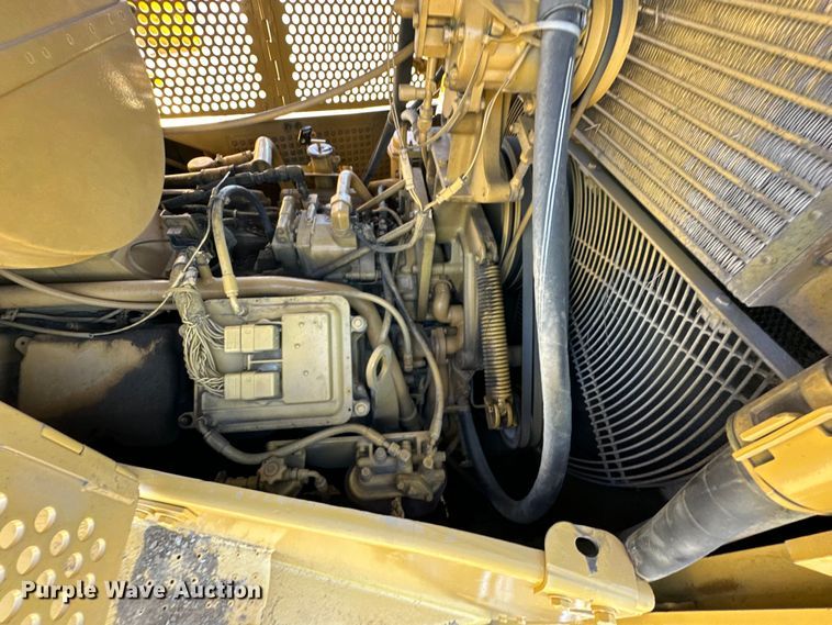 image for item NT9276 2001 Caterpillar D10R dozer