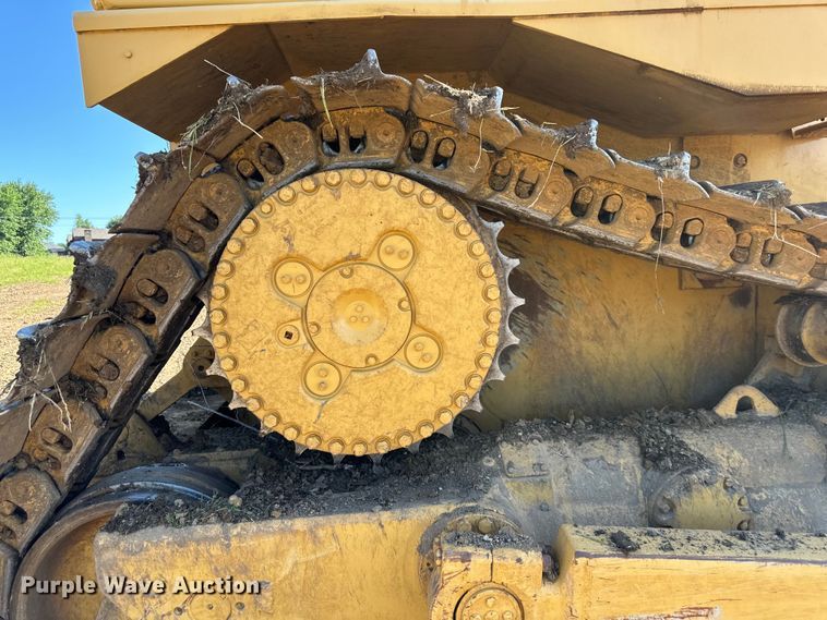 image for item NT9276 2001 Caterpillar D10R dozer