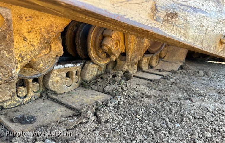 image for item NT9276 2001 Caterpillar D10R dozer