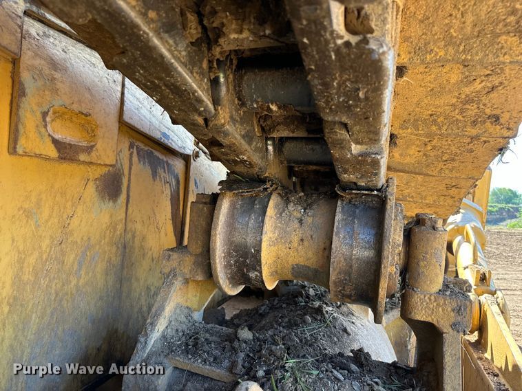 image for item NT9276 2001 Caterpillar D10R dozer