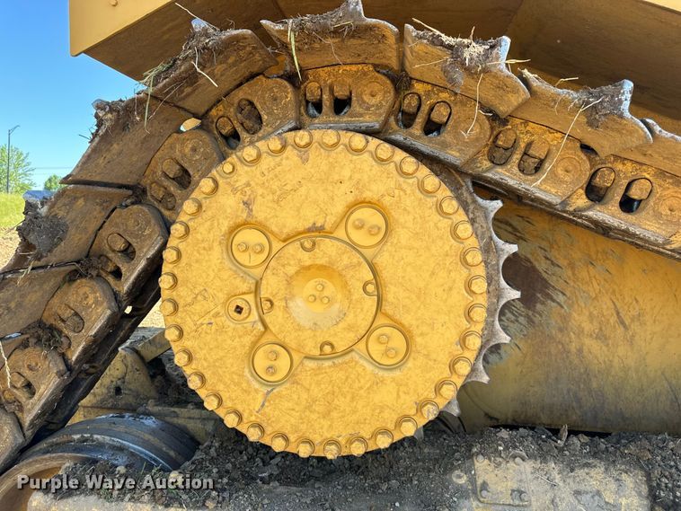 image for item NT9276 2001 Caterpillar D10R dozer