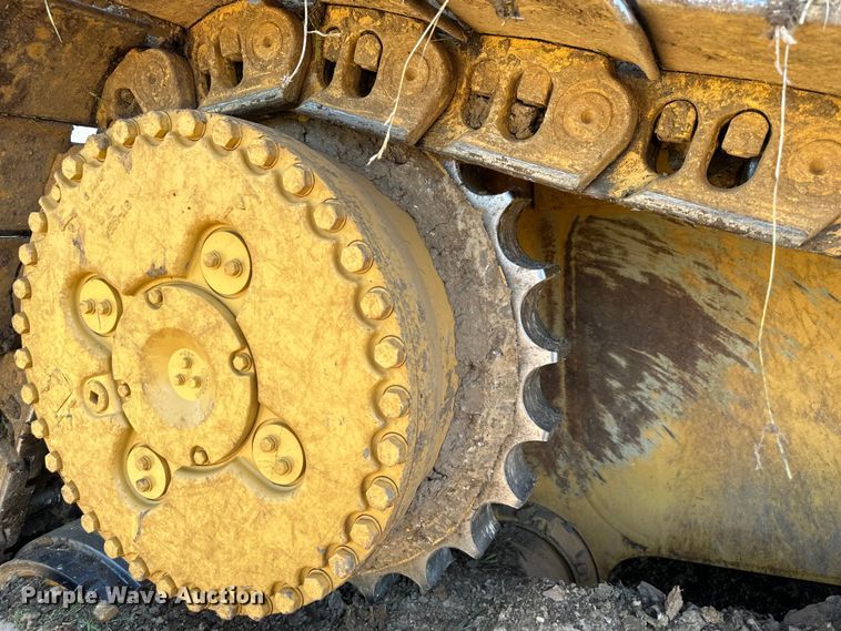 image for item NT9276 2001 Caterpillar D10R dozer