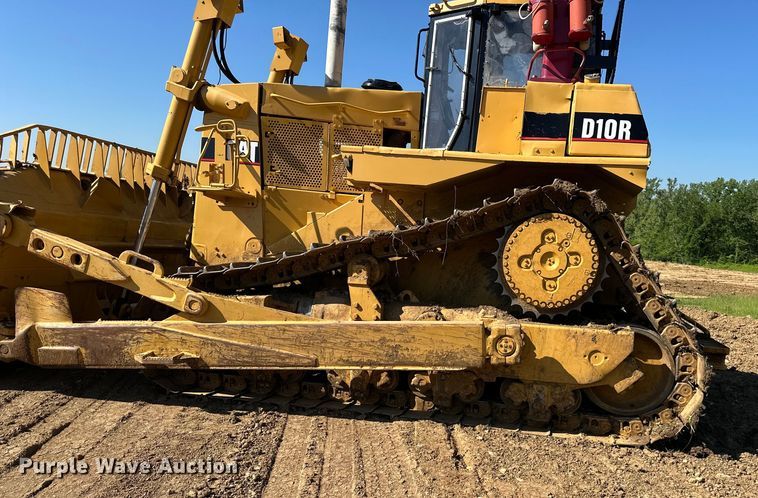 image for item NT9276 2001 Caterpillar D10R dozer
